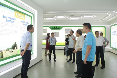 1-1ZH61642495J.JPG